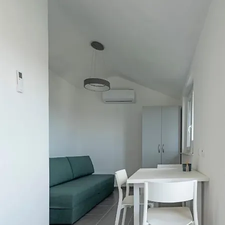 Apartmani Lovren Novalja Exterior foto