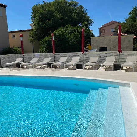Apartmani Lovren Novalja Exterior foto