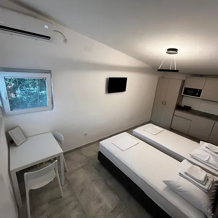 Apartmani Lovren Novalja Exterior foto