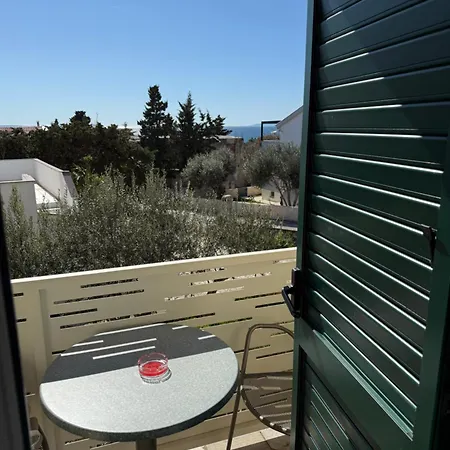 Apartmani Lovren Novalja Exterior foto