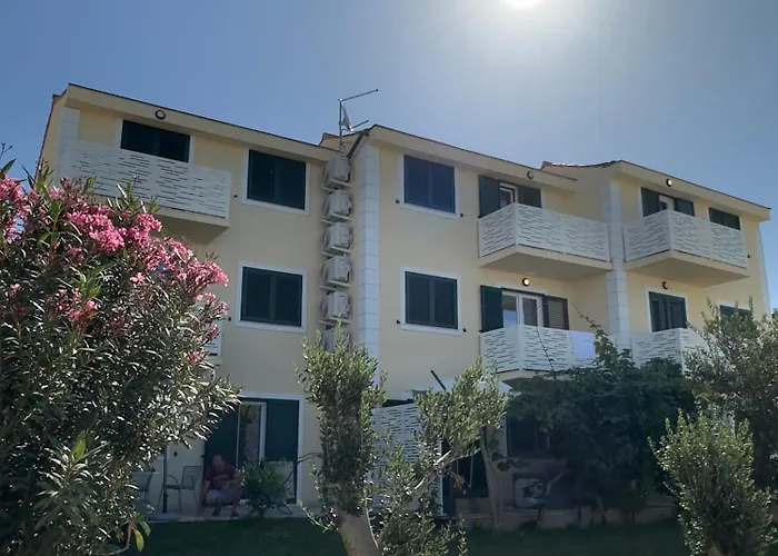Apartmani Lovren